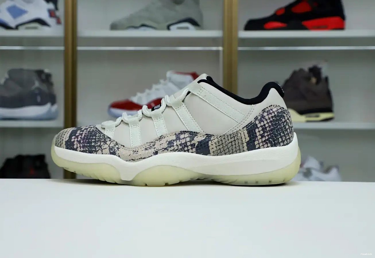 JORDAN 11 BONE AIR SNAKESKIN LIGHT LOW 0511